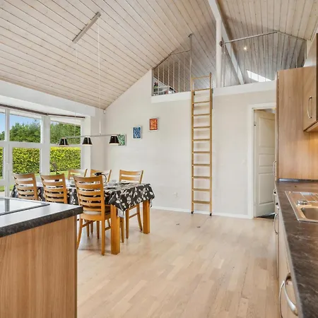 Lovely In With Kitchen Ansager